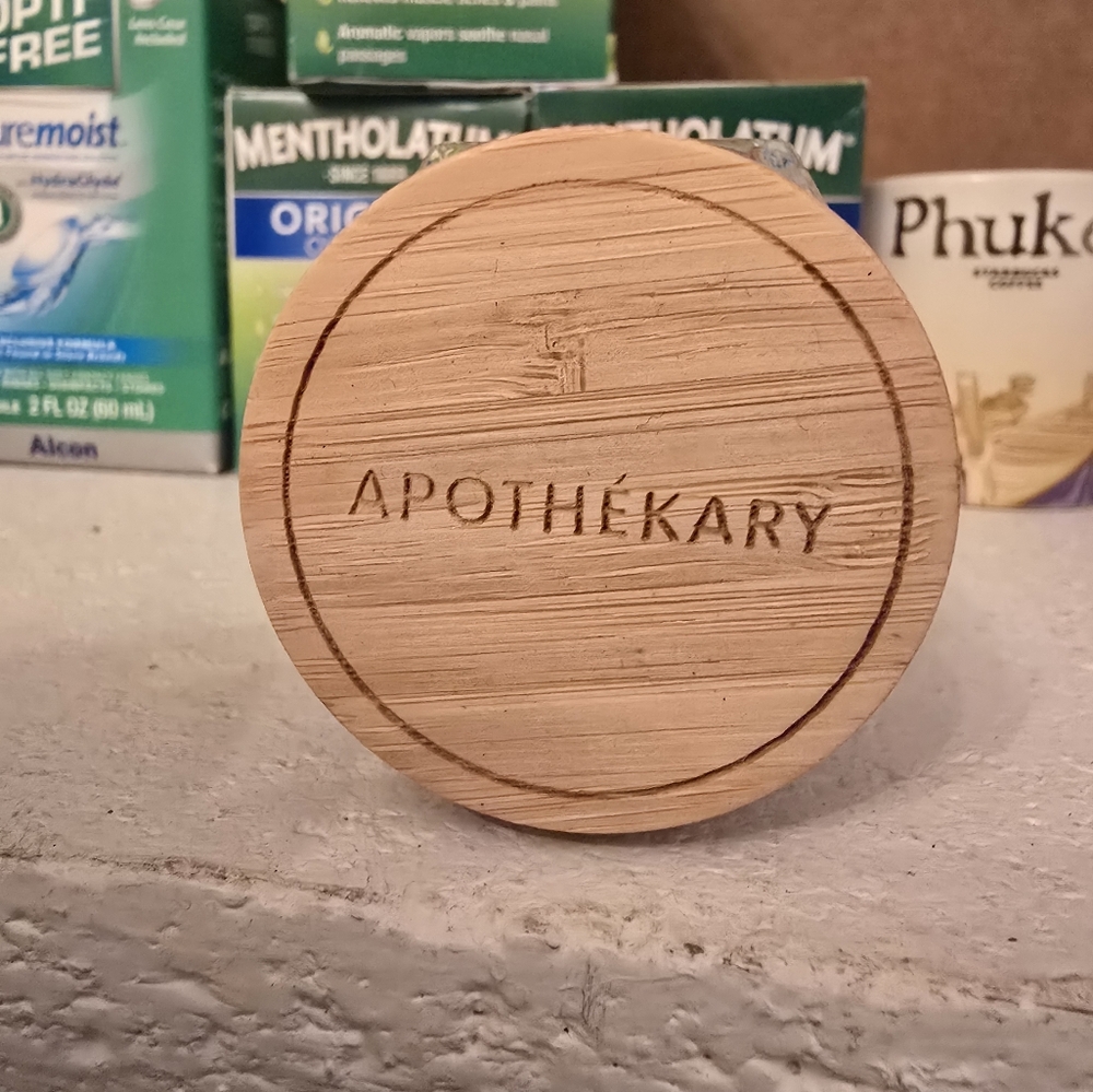 NEW APOTHEKARY powdered face